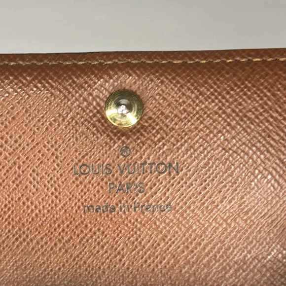14 Louis Vuitton Brown Monogram Leather 4 Key Holder Case